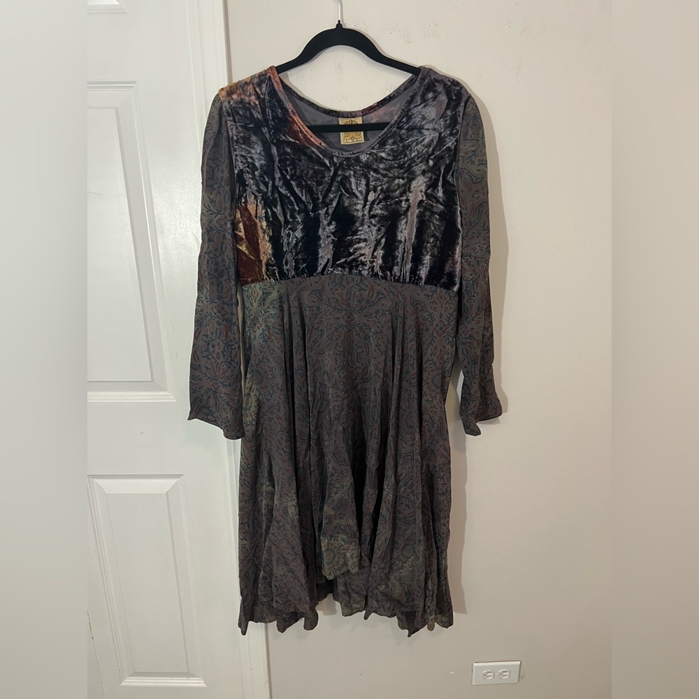 Uru 90’s Vintage Crushed Velvet and Paisley Long Sleeve Dress